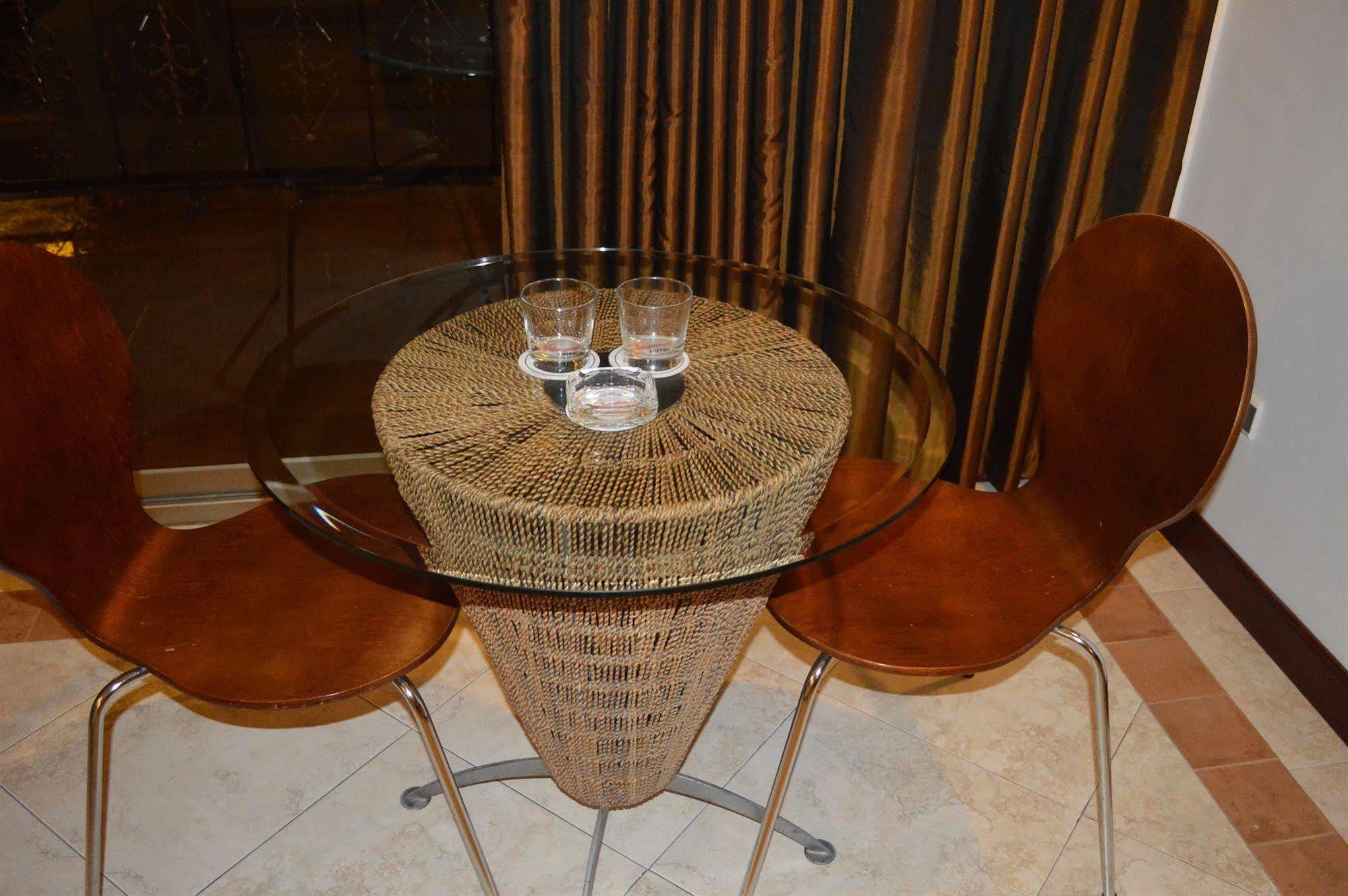 Valentino'S Hotel Angeles Ngoại thất bức ảnh